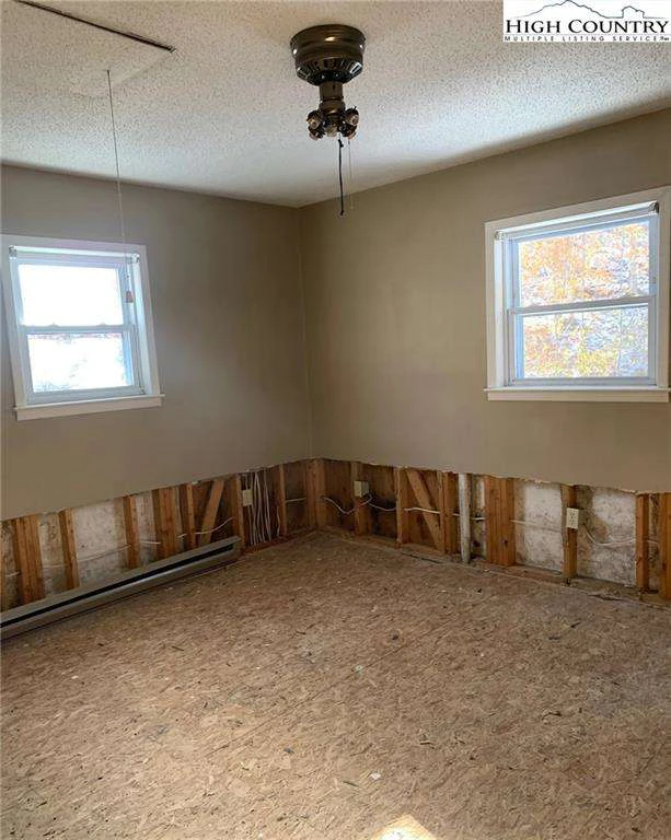 Image number 2 for the current listing