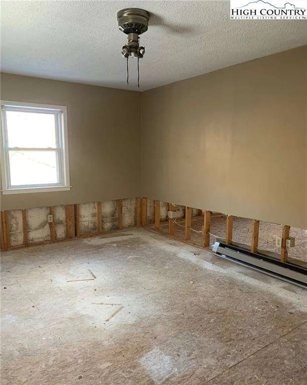 Image number 8 for the current listing