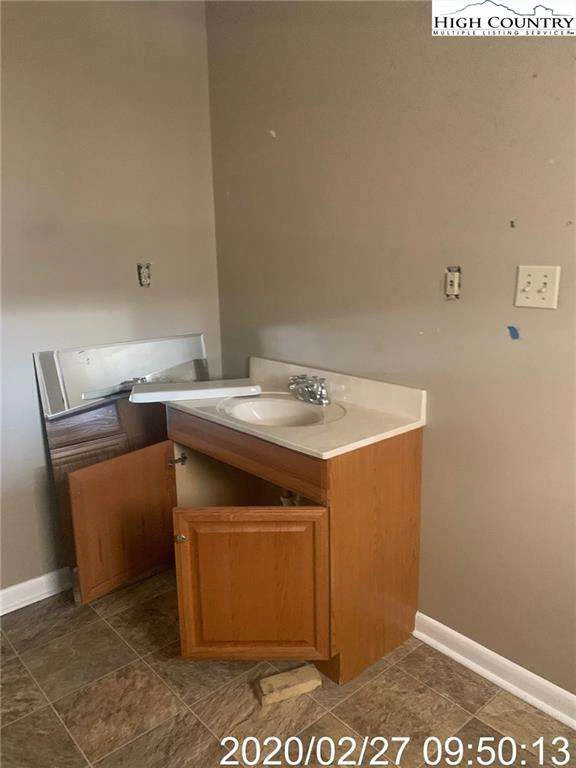 Image number 3 for the current listing