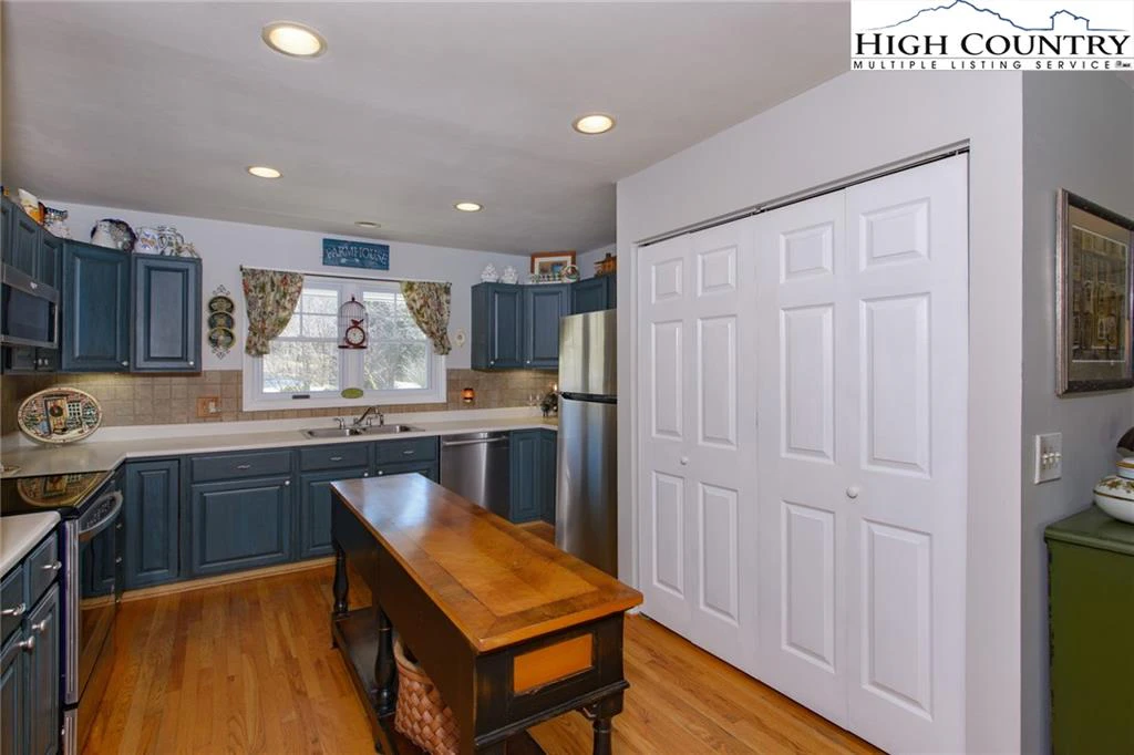 Image number 6 for the current listing