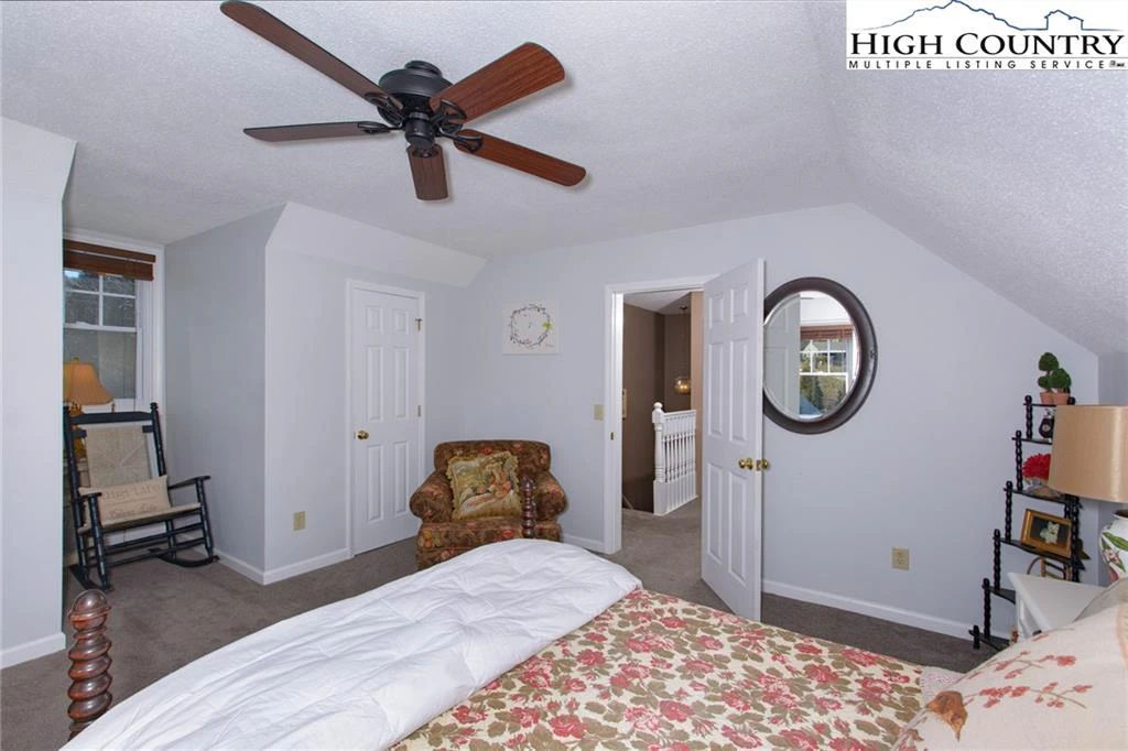 Image number 2 for the current listing
