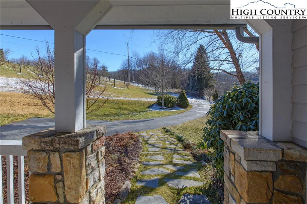 Image number 19 for the current listing