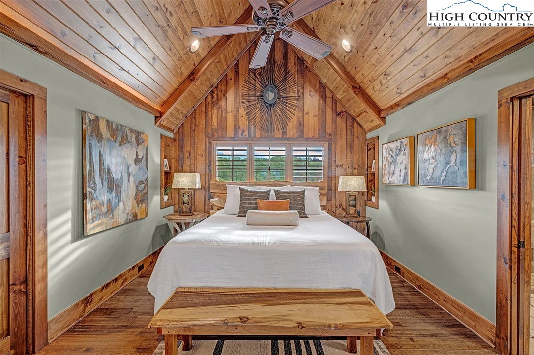 Image number 4 for the current listing