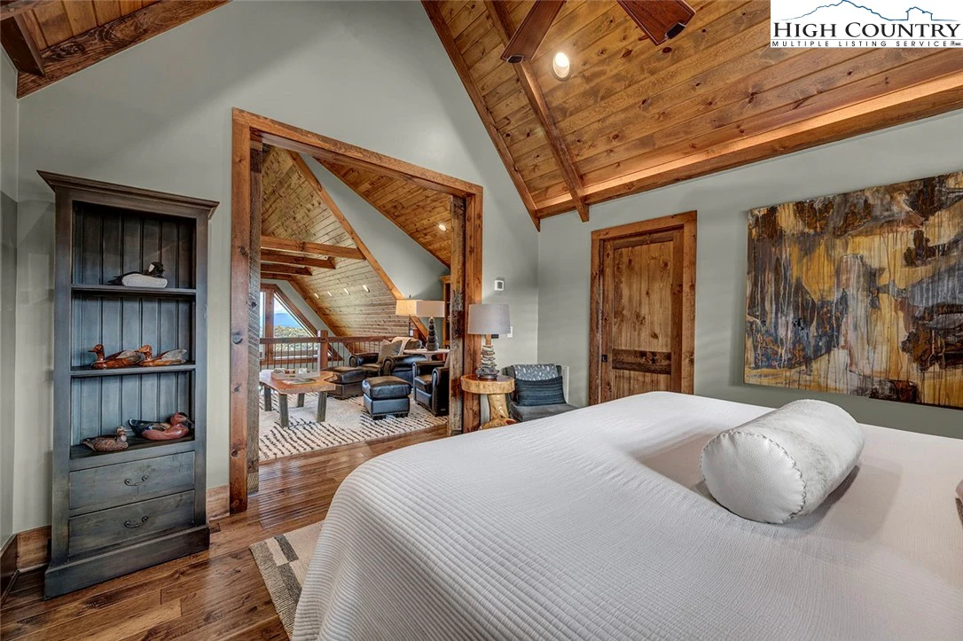 Image number 6 for the current listing