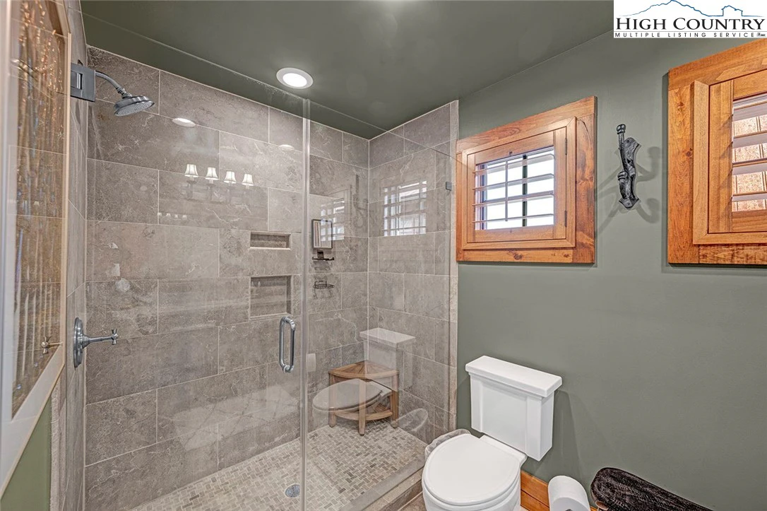 Image number 8 for the current listing
