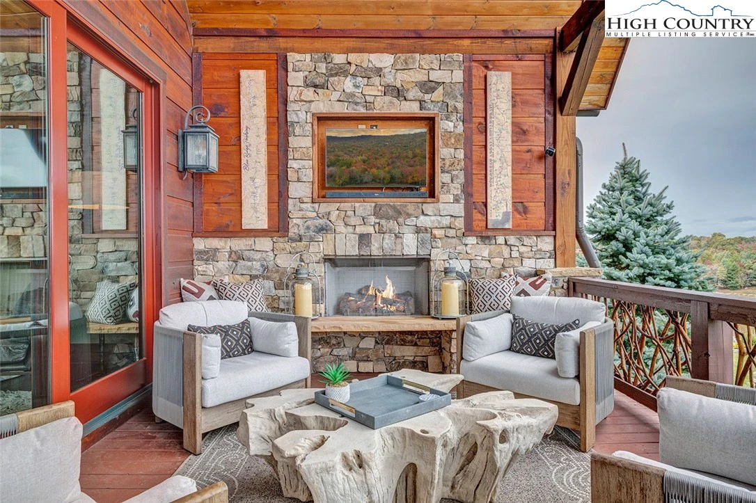 Image number 9 for the current listing