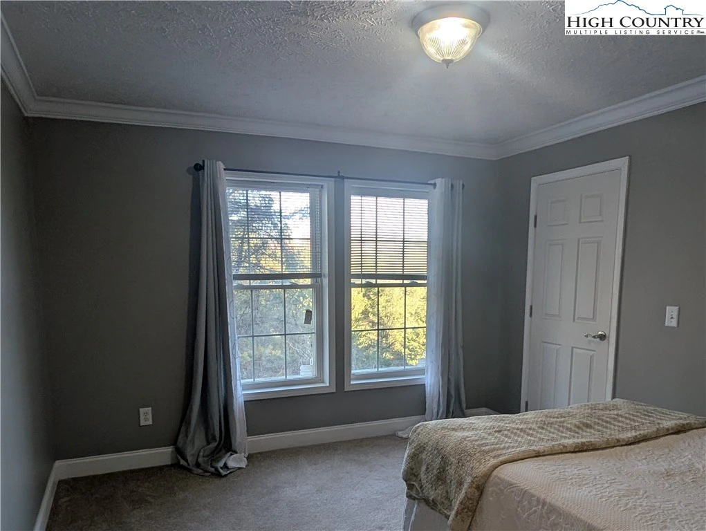 Image number 6 for the current listing