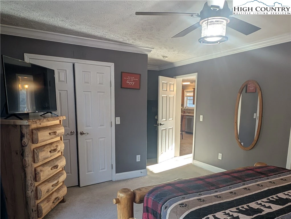 Image number 18 for the current listing