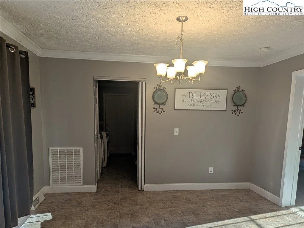 Image number 14 for the current listing