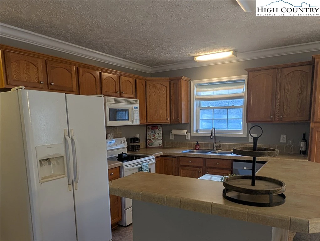 Image number 2 for the current listing