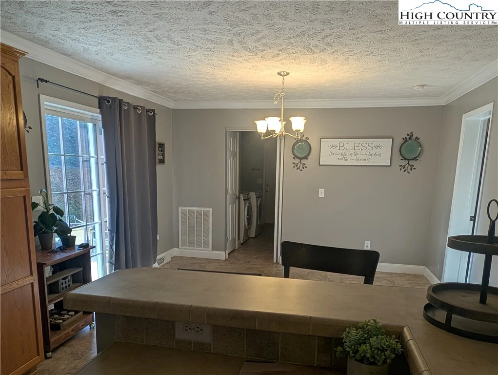 Image number 11 for the current listing