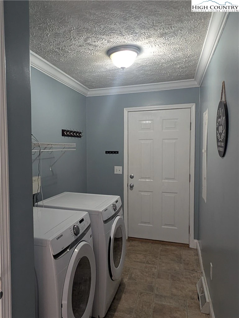 Image number 9 for the current listing