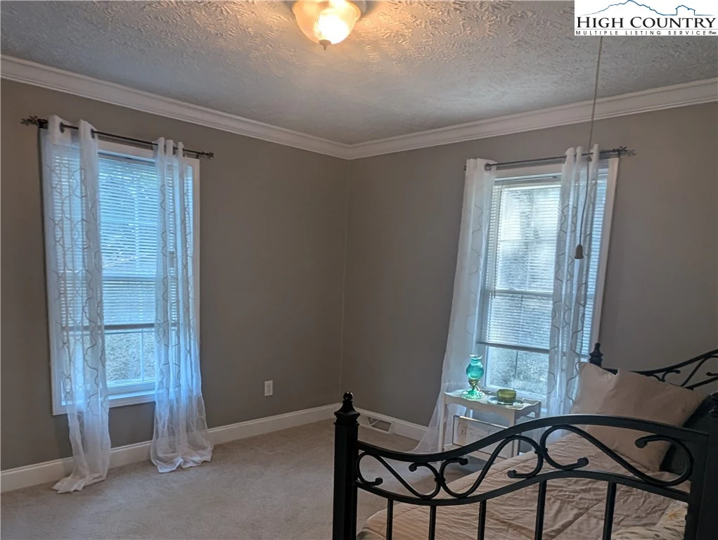 Image number 8 for the current listing