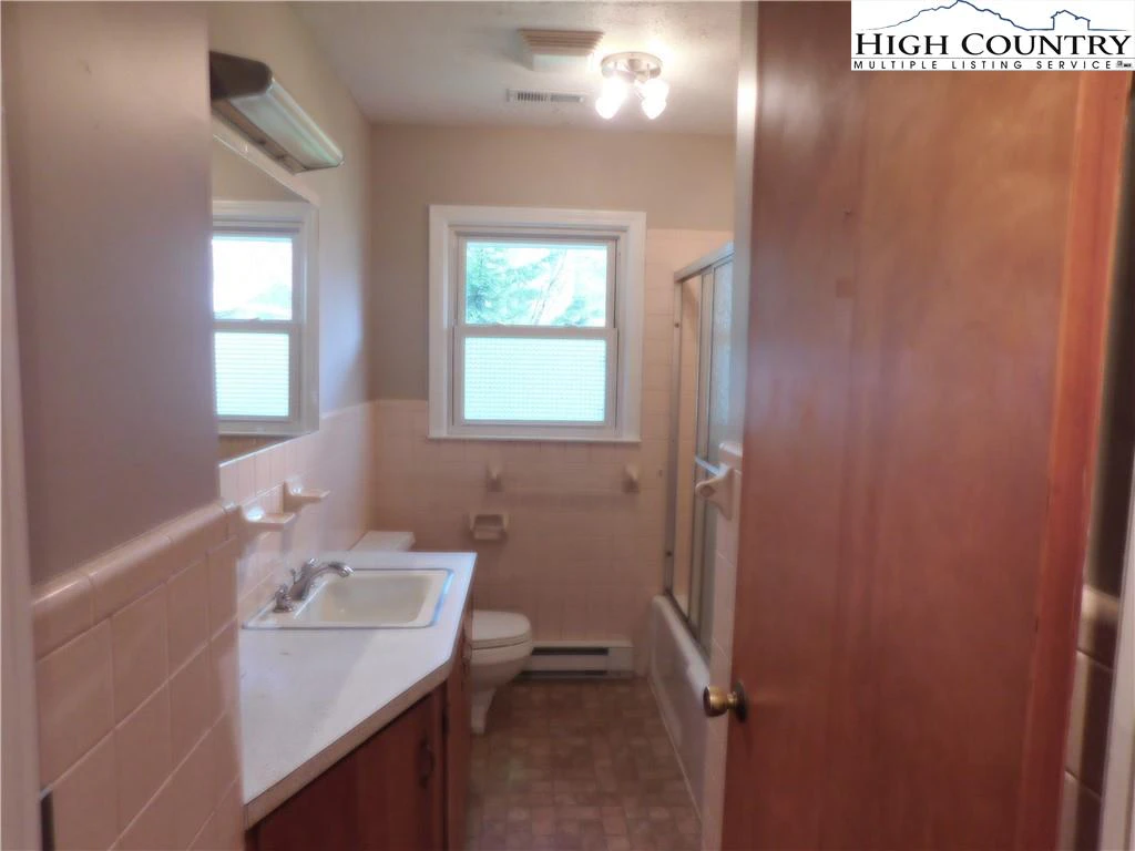 Image number 21 for the current listing