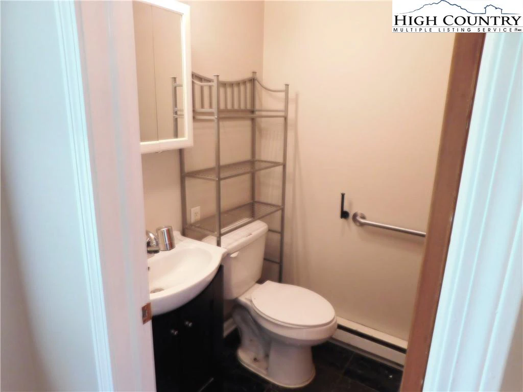 Image number 3 for the current listing