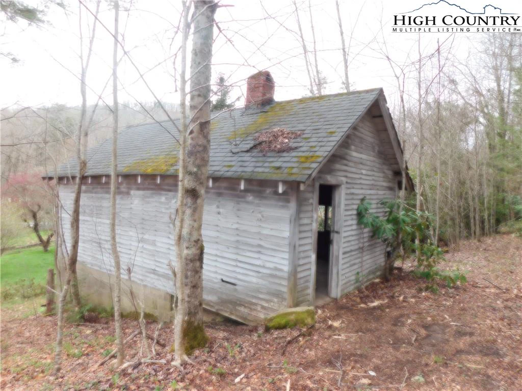 Image number 15 for the current listing