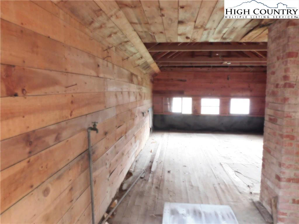 Image number 16 for the current listing
