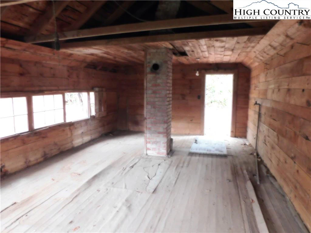 Image number 18 for the current listing
