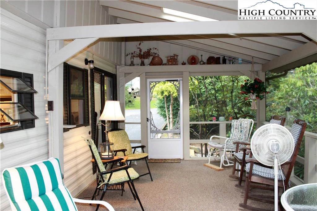 Image number 9 for the current listing