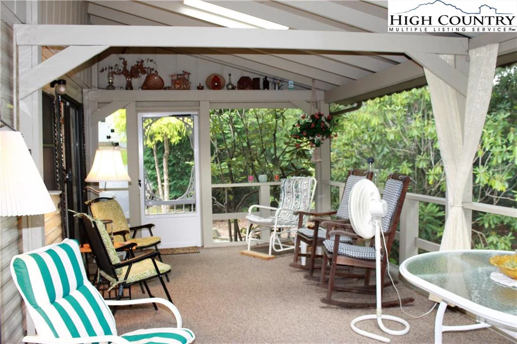 Image number 8 for the current listing
