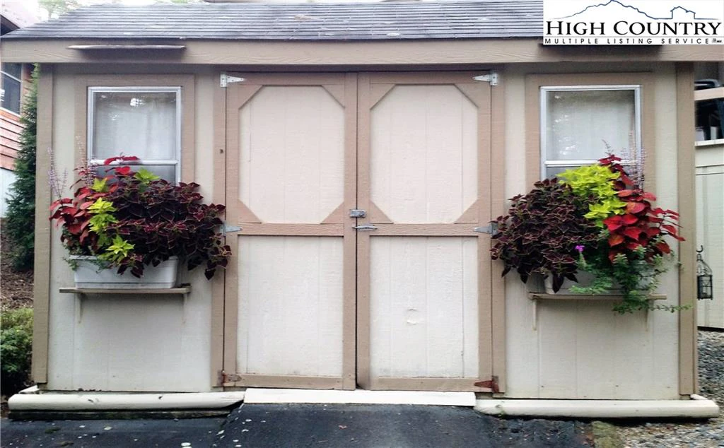 Image number 3 for the current listing