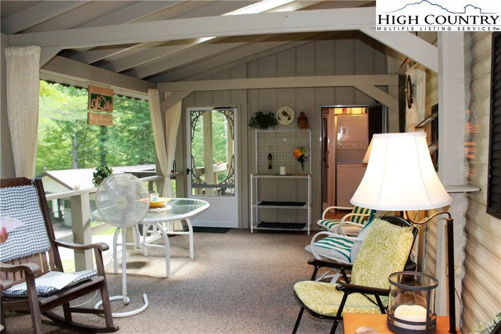 Image number 19 for the current listing