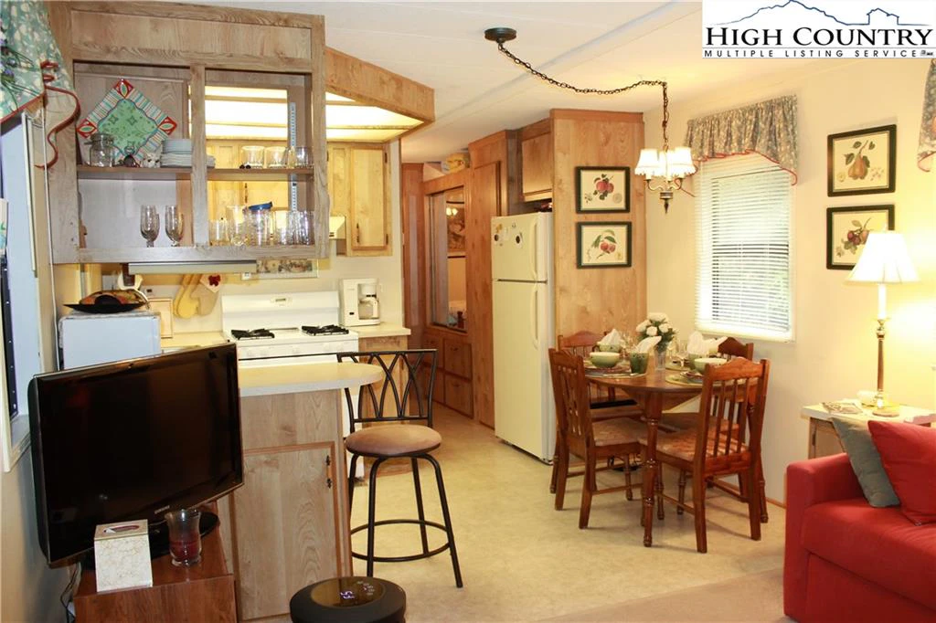 Image number 17 for the current listing