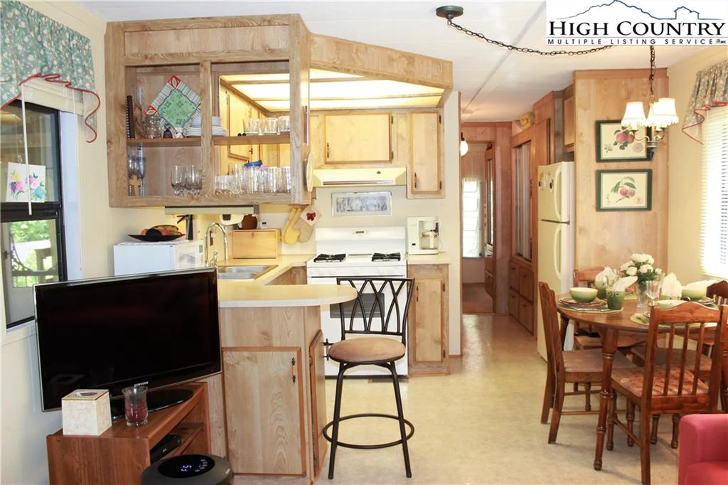 Image number 16 for the current listing