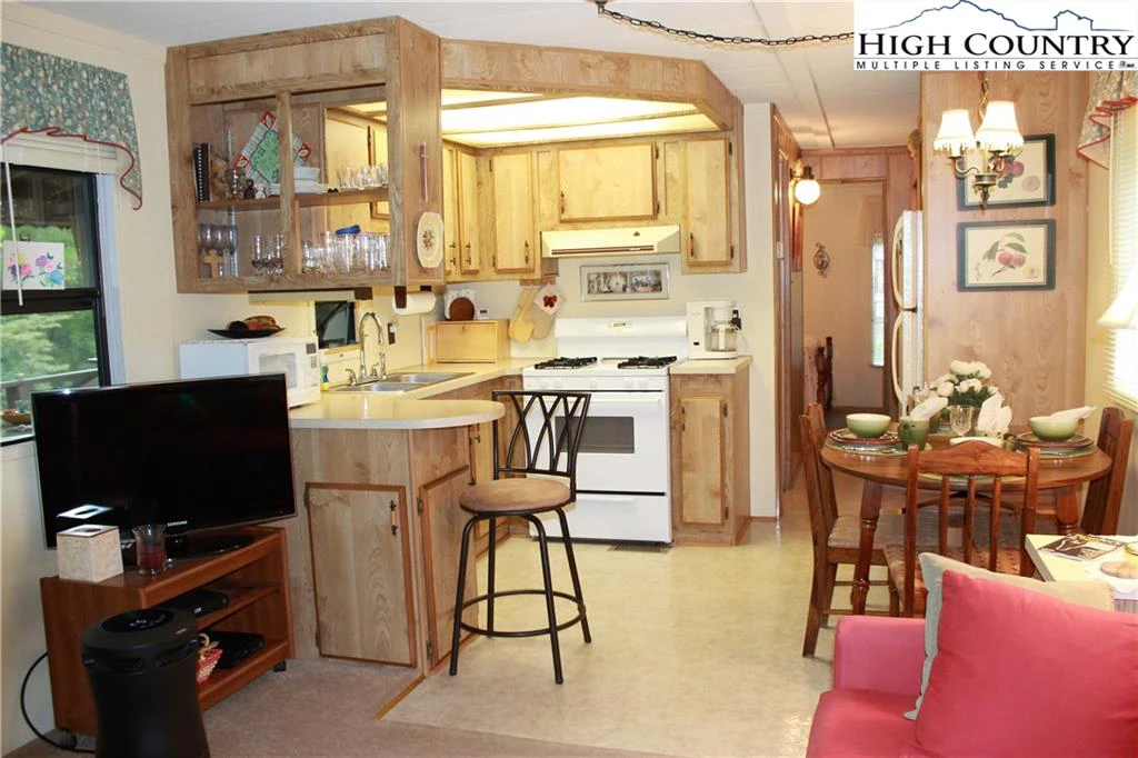Image number 15 for the current listing