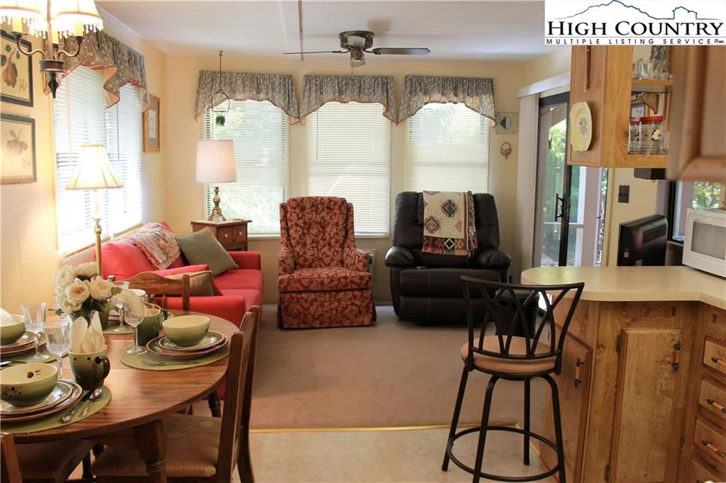 Image number 14 for the current listing