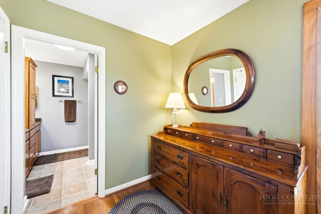 Image number 6 for the current listing