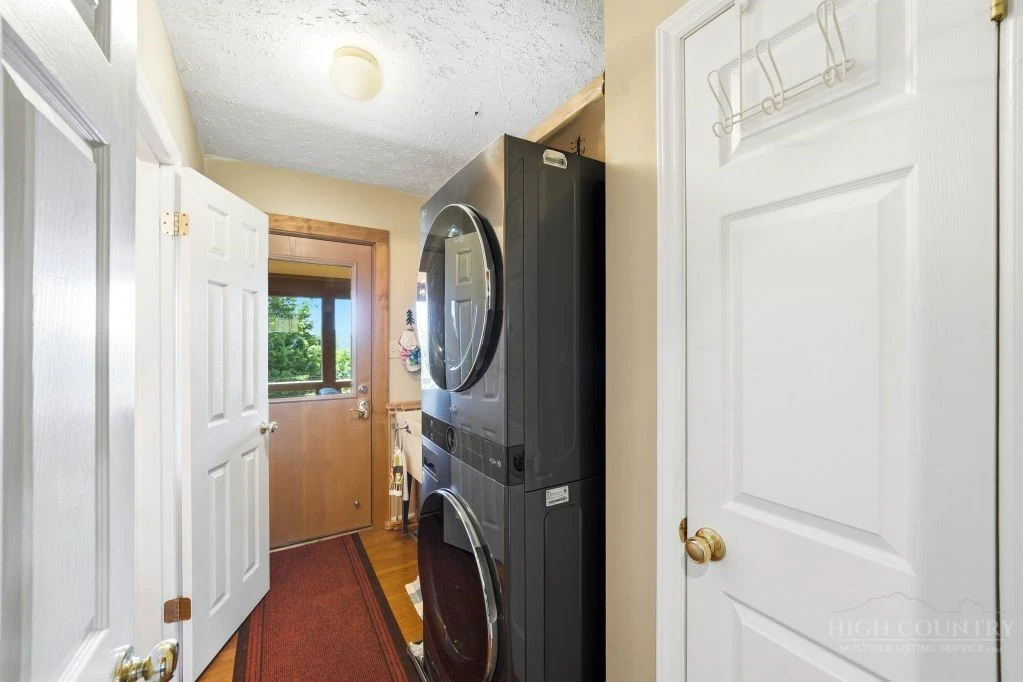 Image number 10 for the current listing