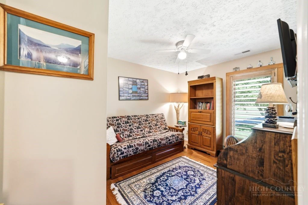 Image number 13 for the current listing