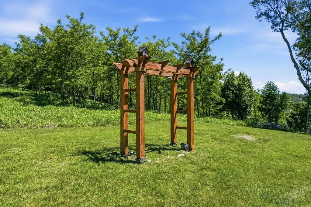 Image number 18 for the current listing