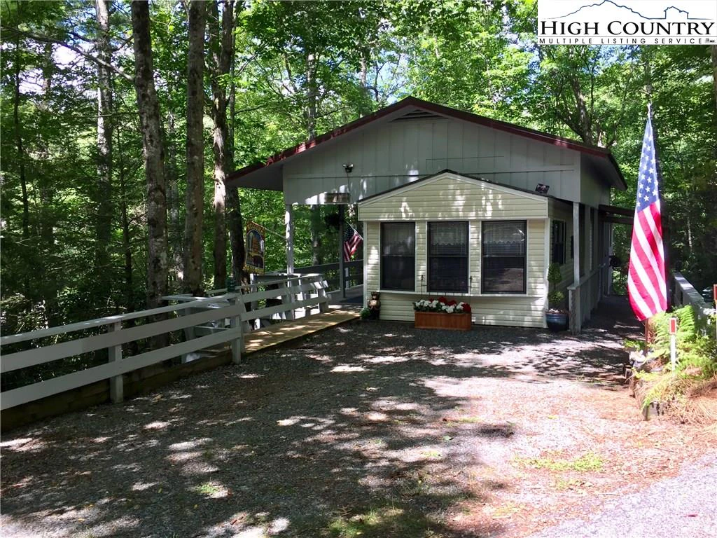 Image number 1 for the current listing