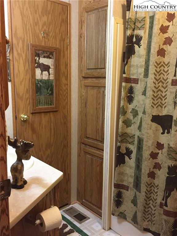 Image number 3 for the current listing