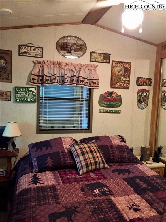 Image number 4 for the current listing