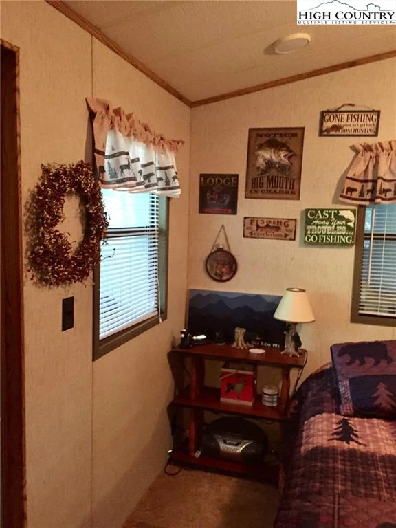 Image number 5 for the current listing