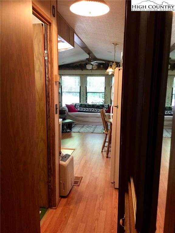 Image number 8 for the current listing