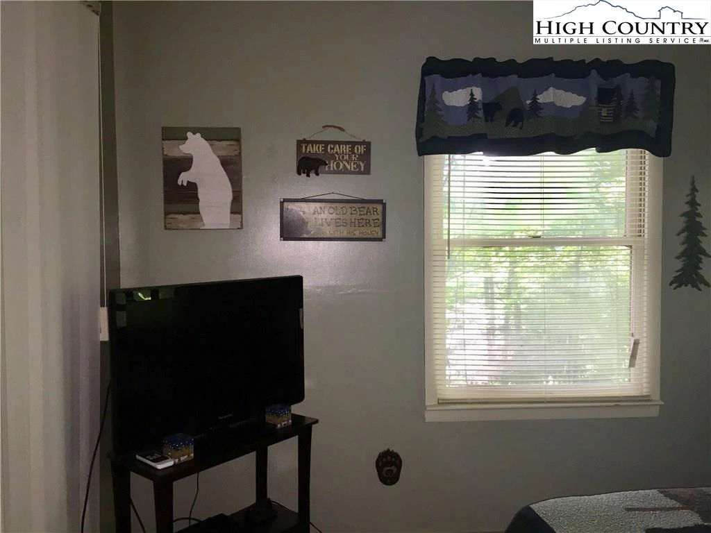 Image number 10 for the current listing