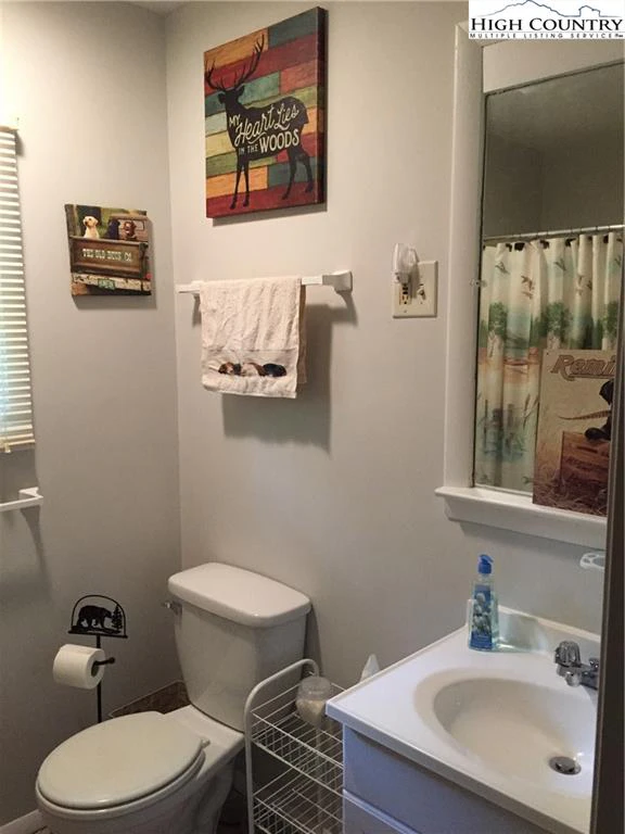 Image number 14 for the current listing