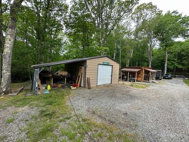 Image number 17 for the current listing