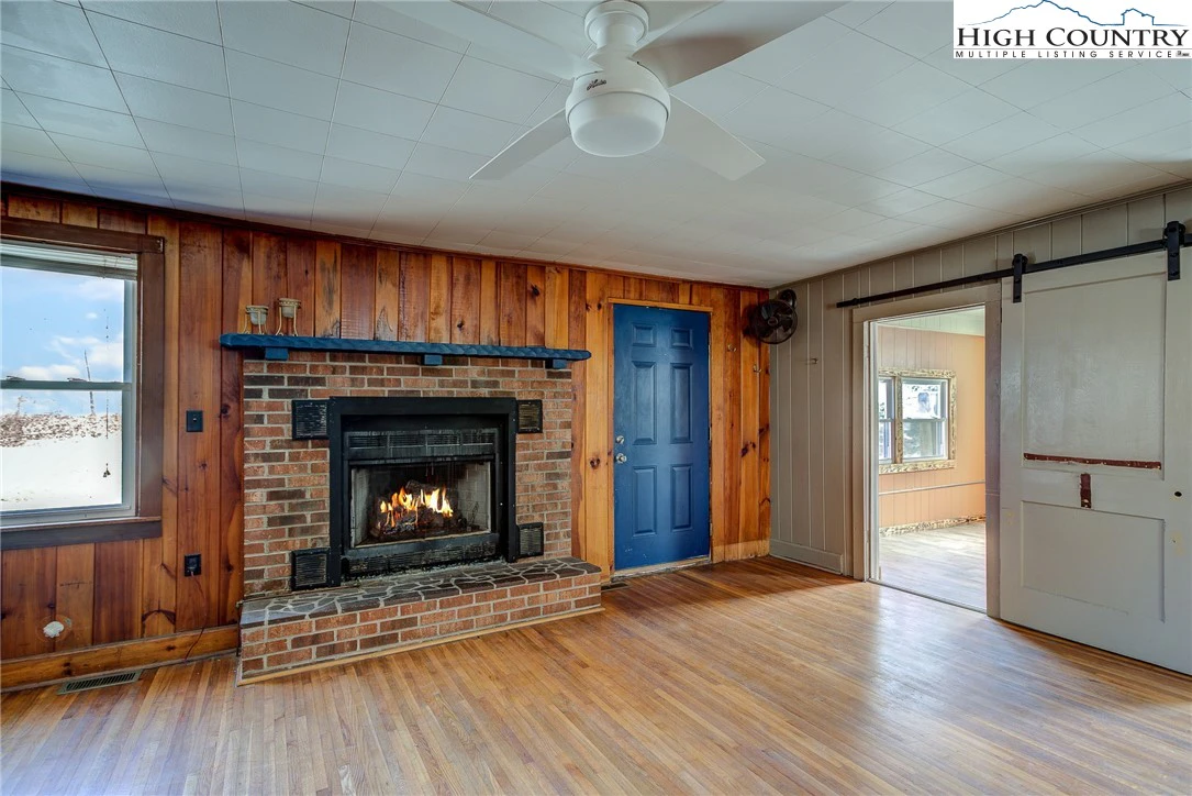 Image number 7 for the current listing