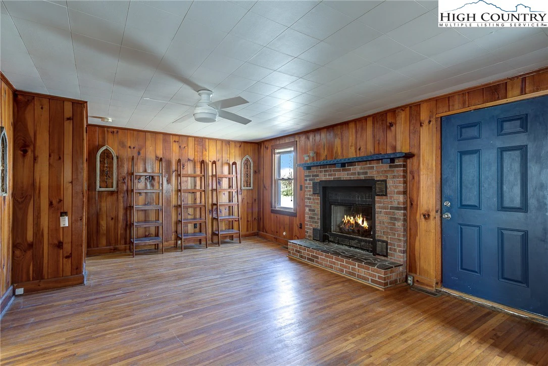 Image number 16 for the current listing