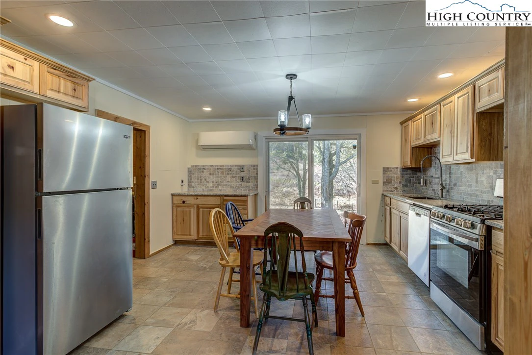 Image number 8 for the current listing