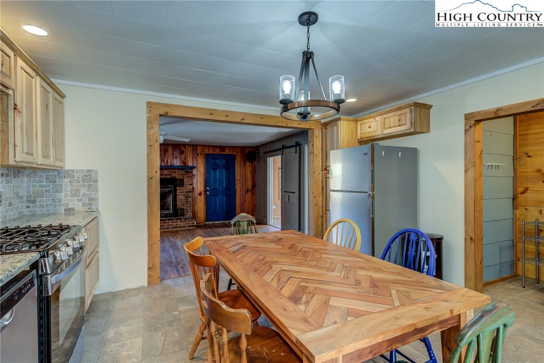 Image number 18 for the current listing