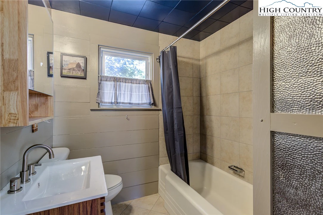 Image number 21 for the current listing
