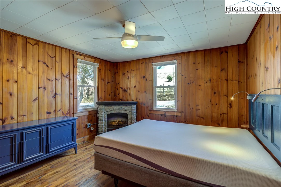 Image number 5 for the current listing