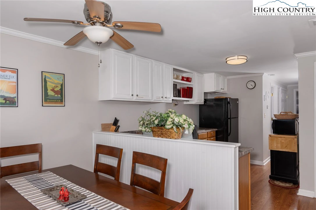 Image number 3 for the current listing