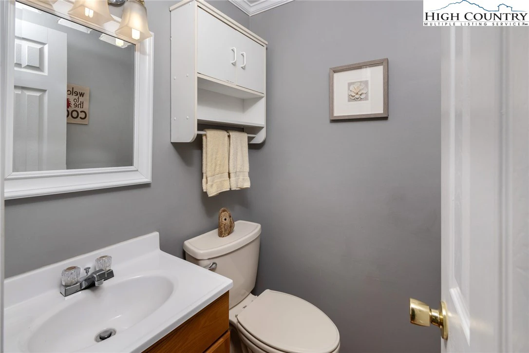Image number 5 for the current listing